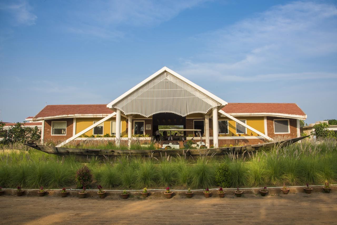 สวัสติ จิลิกา รีสอร์ต Hotel Kanaipur ภายนอก รูปภาพ